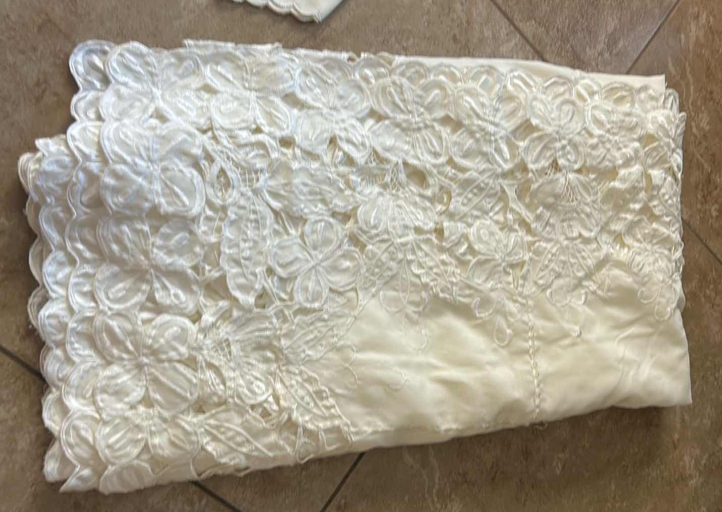 Photo 1 of VINTAGE IVORY TABLECLOTH WITH 8 NAPKINS