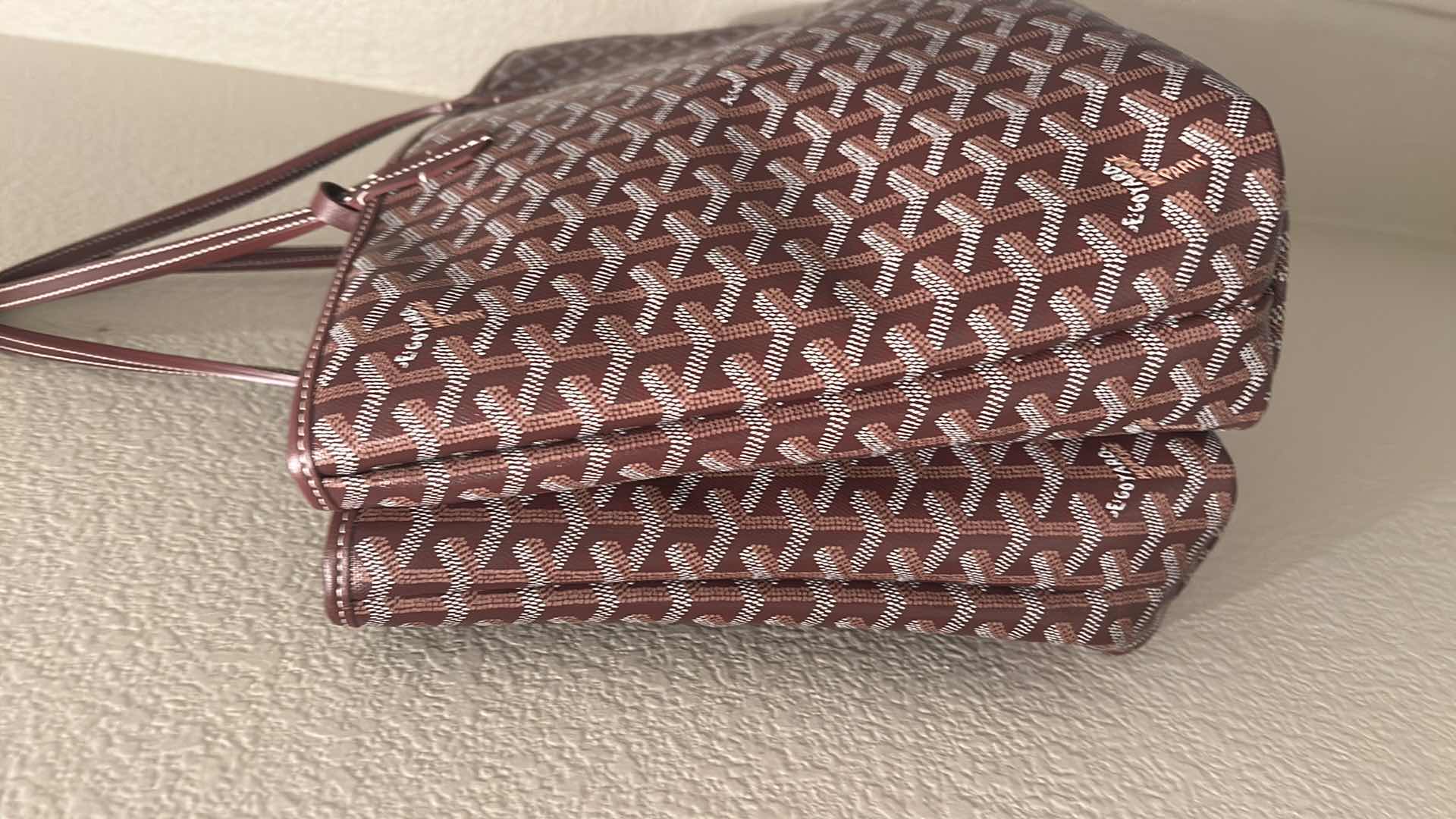 Photo 1 of AUTHENTIC MAISON  GOYARD ST. LOUIS TOTE BAG IN BURGUNDY