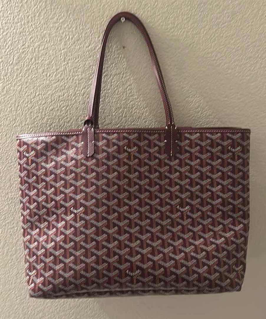 Photo 1 of AUTHENTIC MAISON  GOYARD ST. LOUIS TOTE BAG IN BURGUNDY