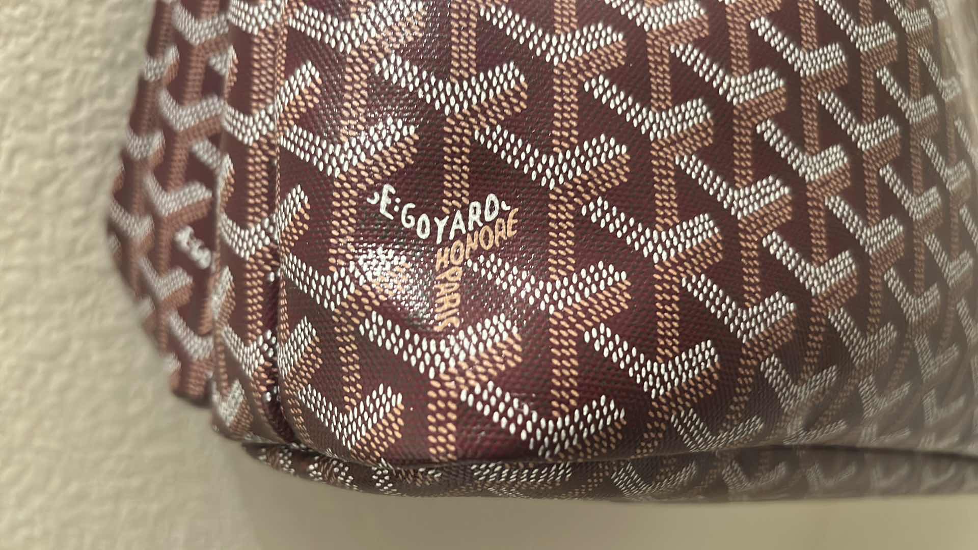 Photo 1 of AUTHENTIC MAISON  GOYARD ST. LOUIS TOTE BAG IN BURGUNDY
