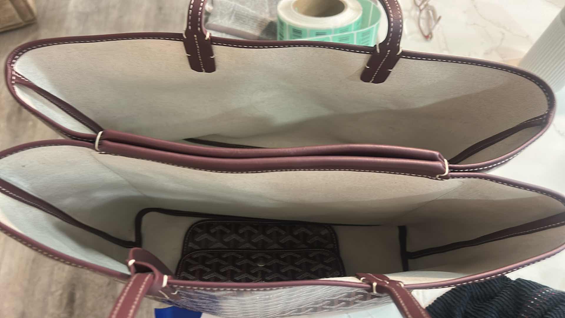Photo 1 of AUTHENTIC MAISON  GOYARD ST. LOUIS TOTE BAG IN BURGUNDY