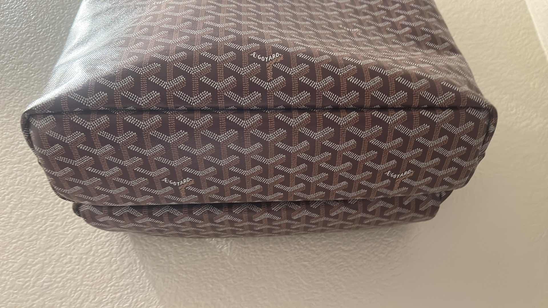 Photo 1 of AUTHENTIC MAISON  GOYARD ST. LOUIS TOTE BAG IN BURGUNDY