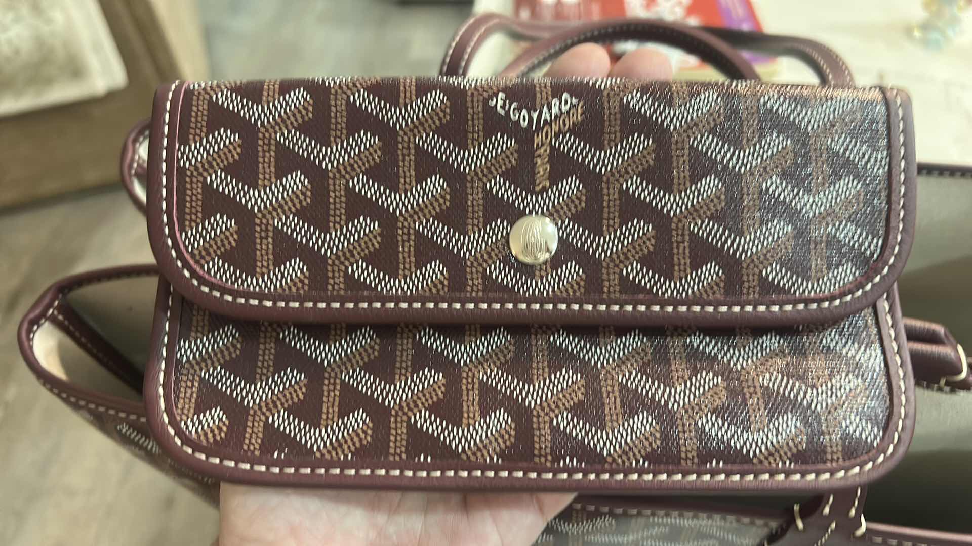 Photo 1 of AUTHENTIC MAISON  GOYARD ST. LOUIS TOTE BAG IN BURGUNDY