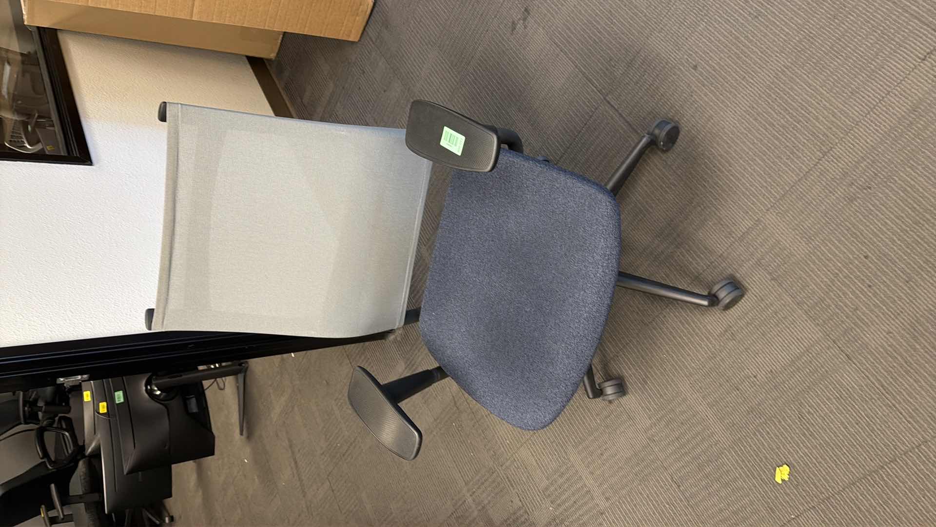 Photo 1 of Mesh office chair