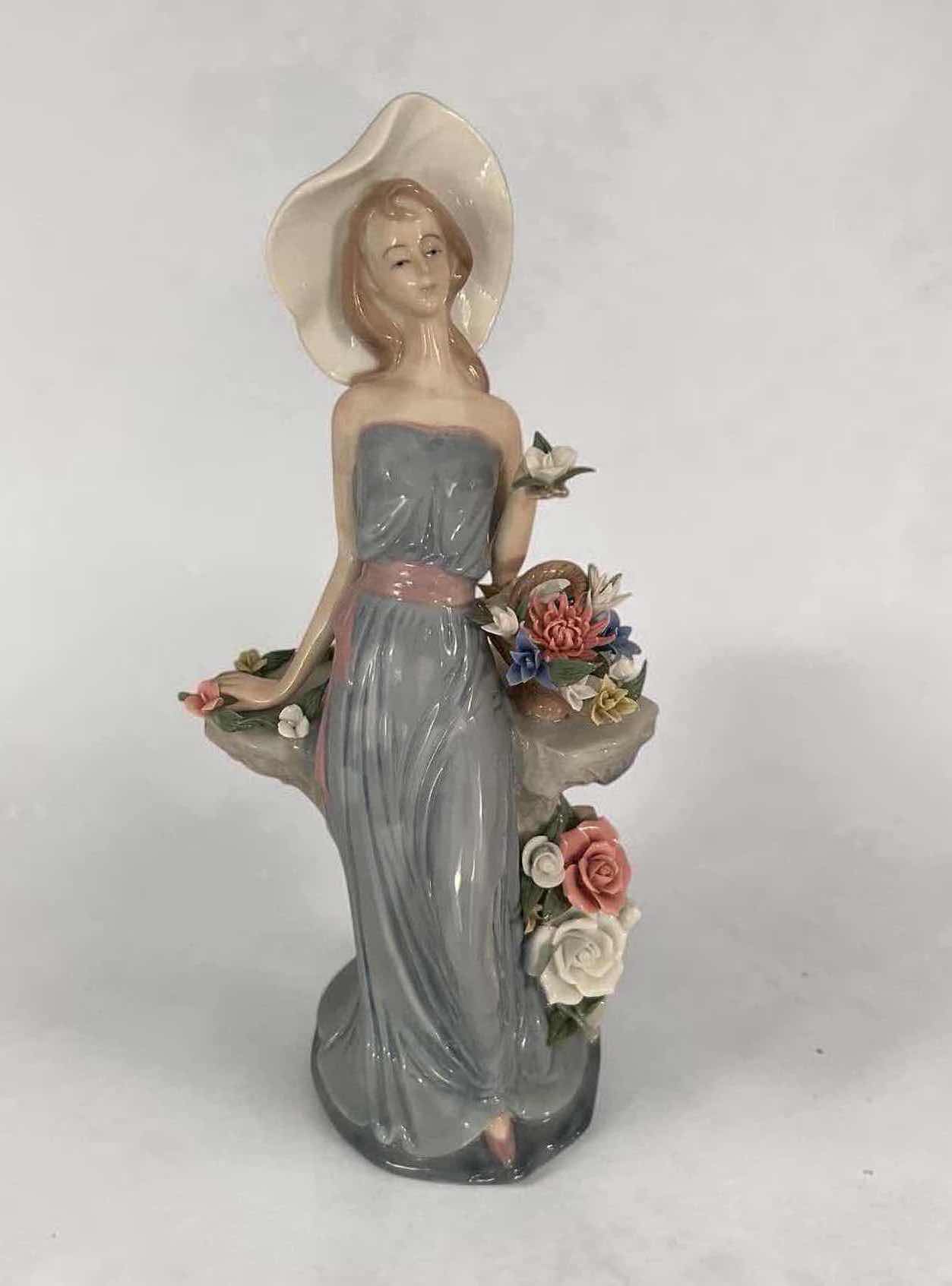 Photo 1 of VINTAGE 1998 " GATHERING FLOWERS" PORCELAIN FIGURE BY HOUSE OF LLOYD