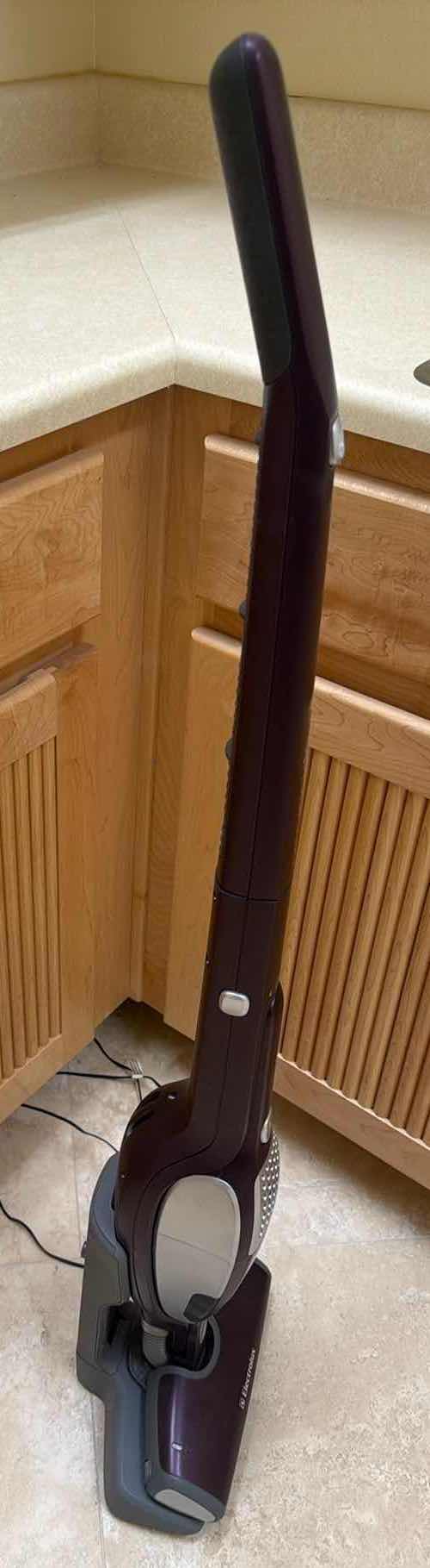 Photo 1 of ELECTROLUX VACUUM-ERGORAPIDO ULTRA