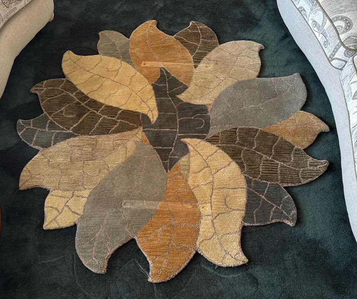 Photo 1 of ASPEN LEAF DESIGN WOOL PILE AREA RUG 6x6