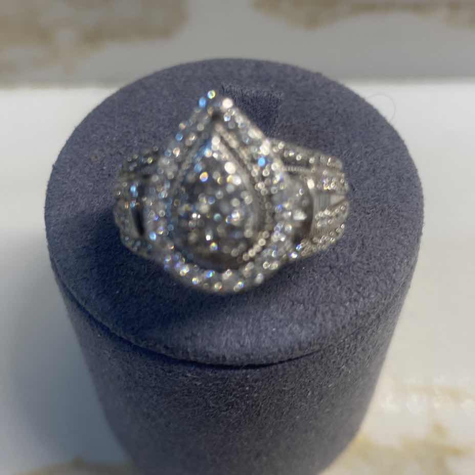 View 2 of 10K WHITE GOLD W 1ctw DIAMOND RING 5.2G (APPROXIMATE SIZE 6 1/2 TO 7 1/2) #6