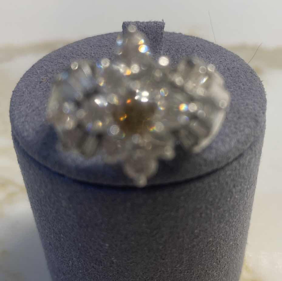 View 5 of 10K WHITE GOLD W 1.5ctw DIAMOND RING 6.5G (APPROXIMATE SIZE 7–8) #19