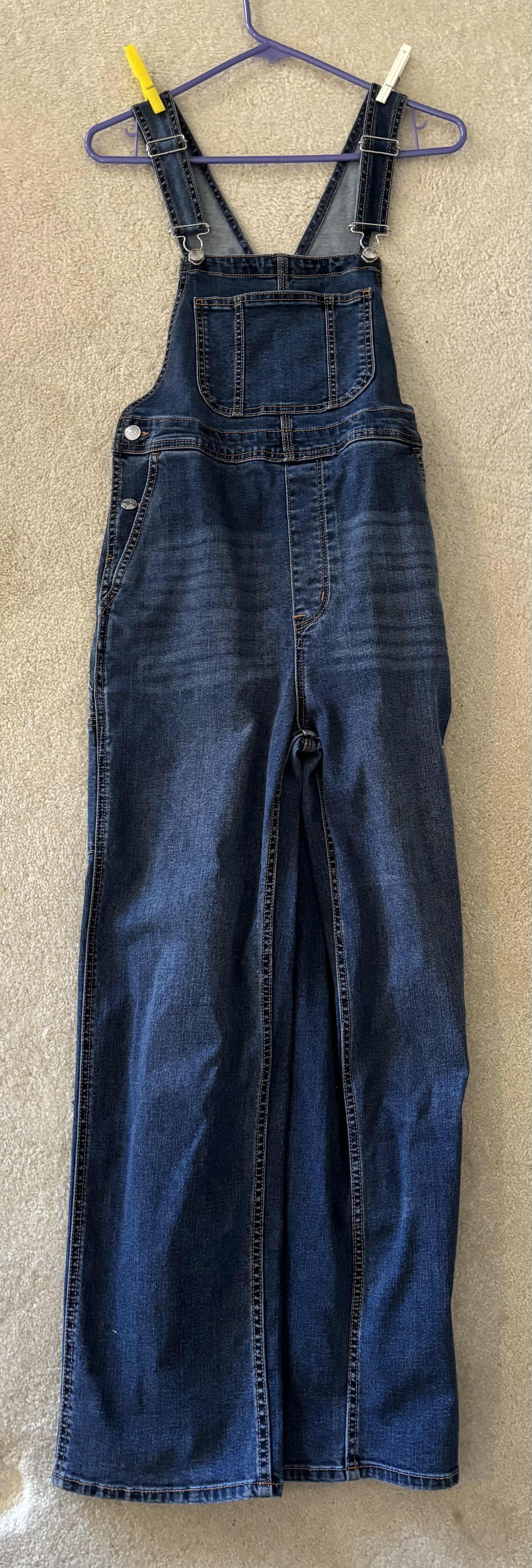 Photo 1 of WOMENS PANTS & OVERALLS SIZE 0