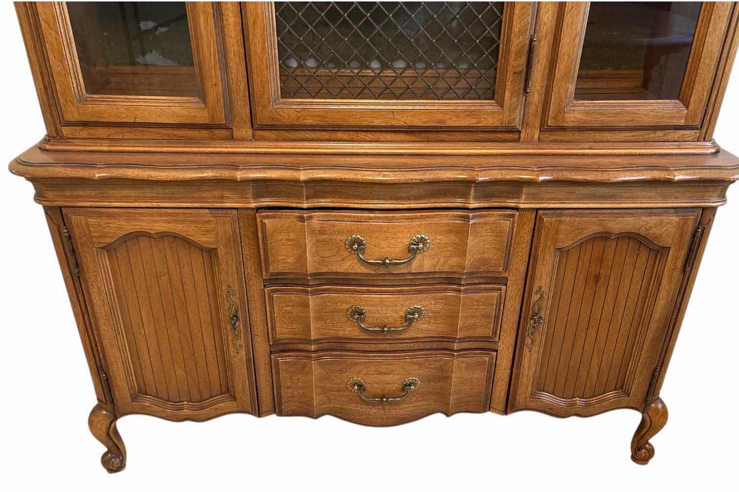 Photo 1 of VINTAGE THOMASVILLE COUNTRY FRENCH DISPLAY CABINET 49.5”X16.5”H74”
