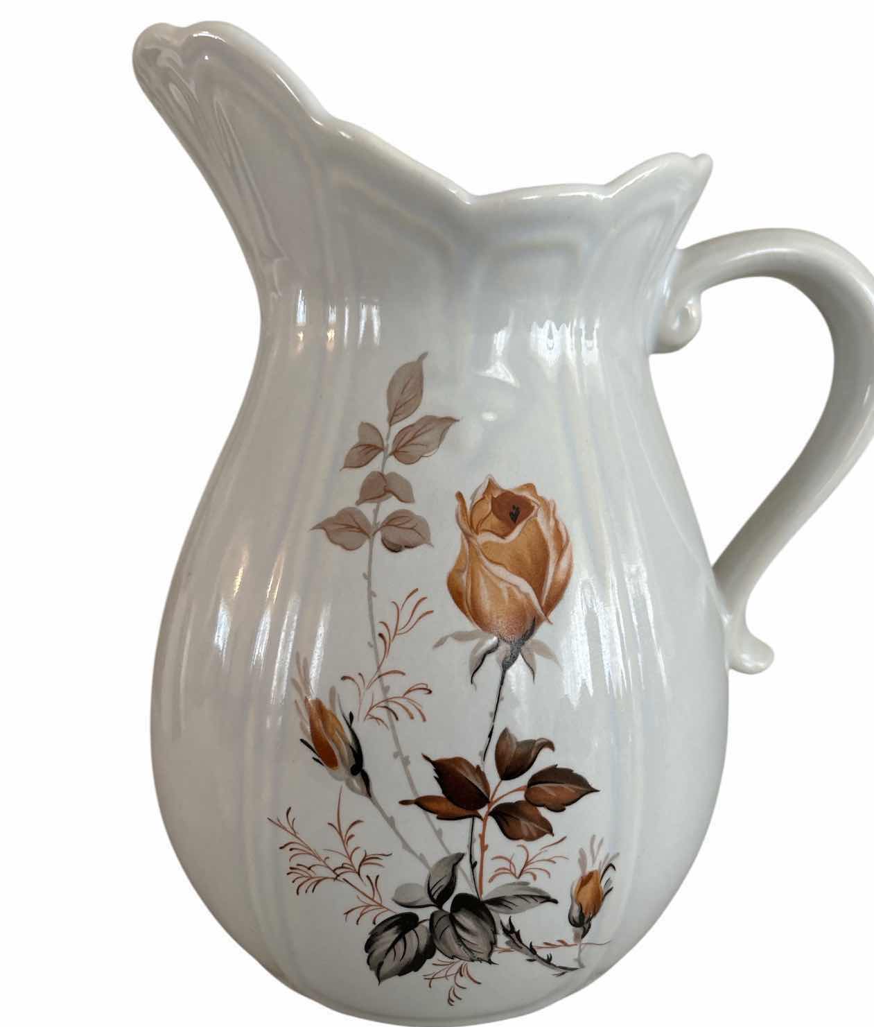 Photo 1 of VINTAGE MCCOY FLORAL WATER PITCHER & BASIN SET H9.5”