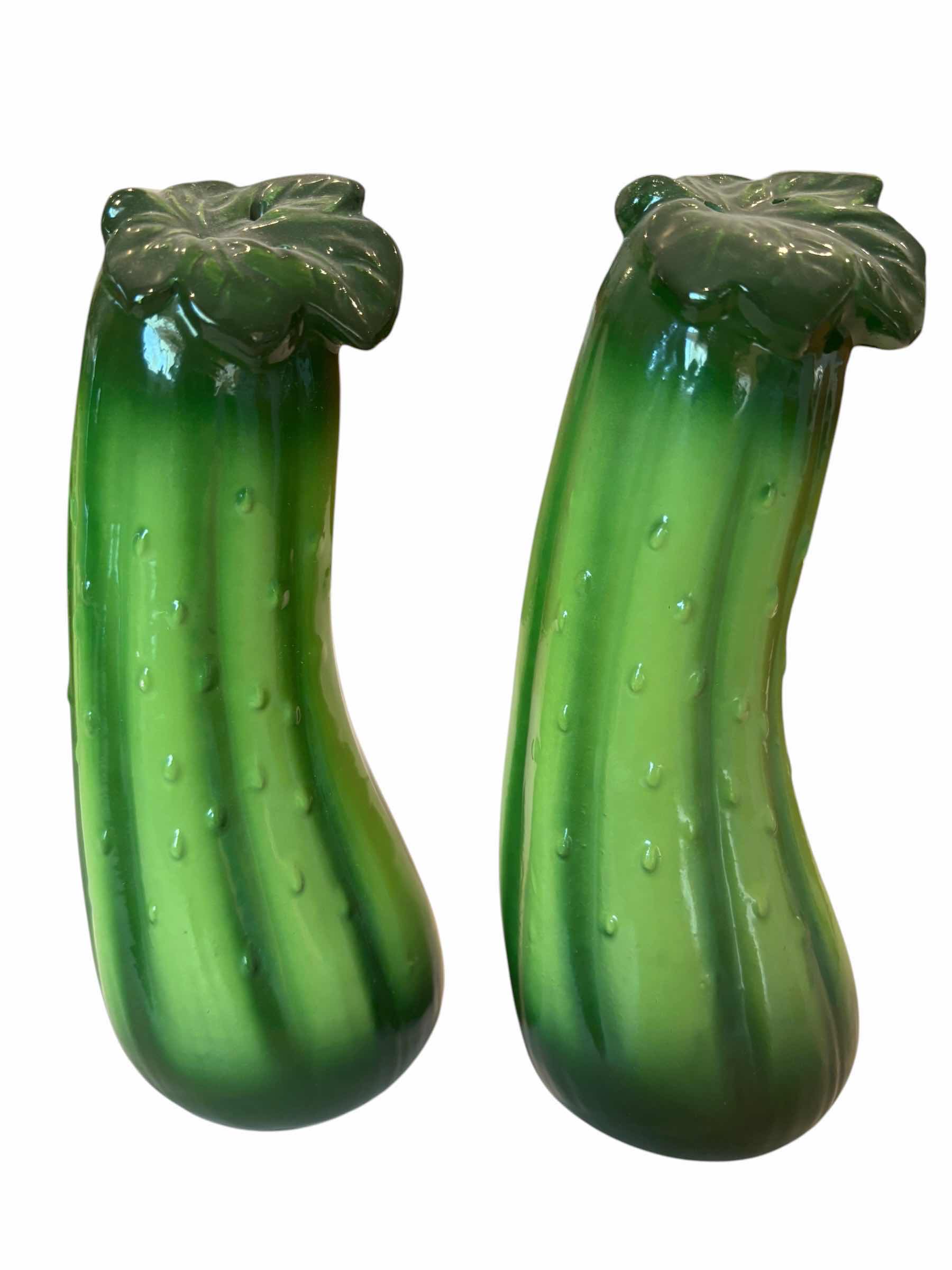 Photo 1 of VINTAGE SALT N PEPPER SHAKERS, TALLEST H6”
