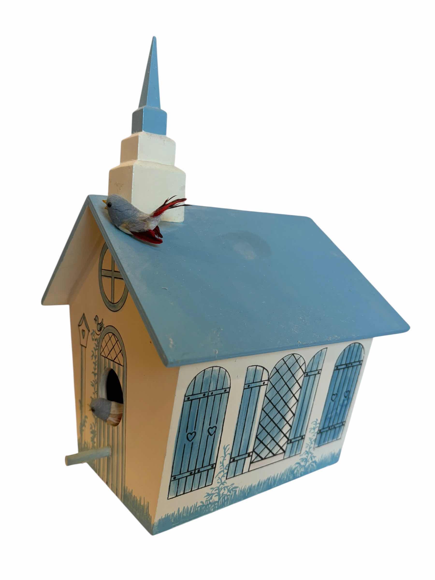 Photo 1 of VINTAGE COLLECTION OF BIRD HOUSES, TALLEST H11” (3)