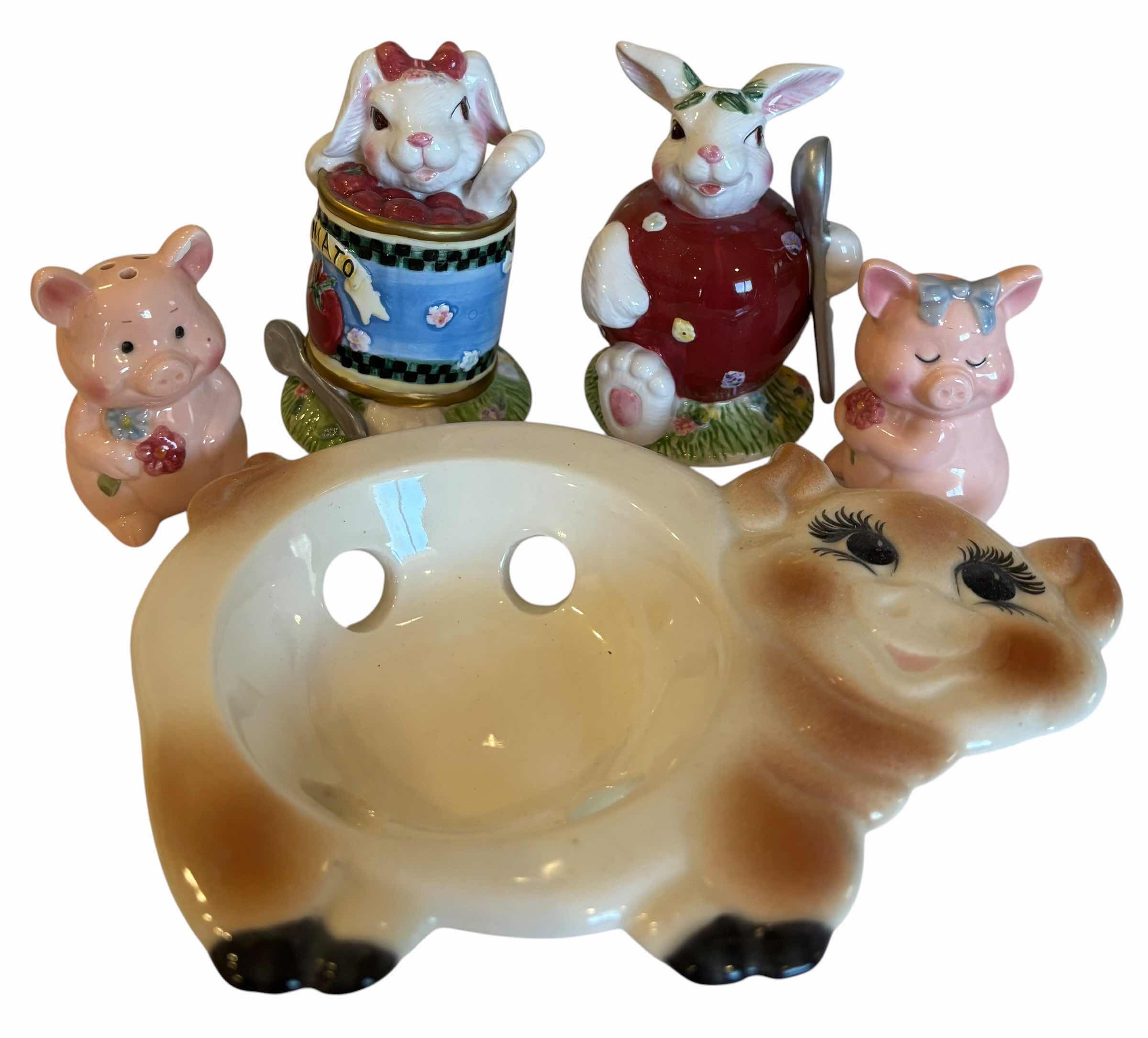 Photo 1 of RABBIT & PIG THEMED KITCHEN DECOR, TALLEST H4”