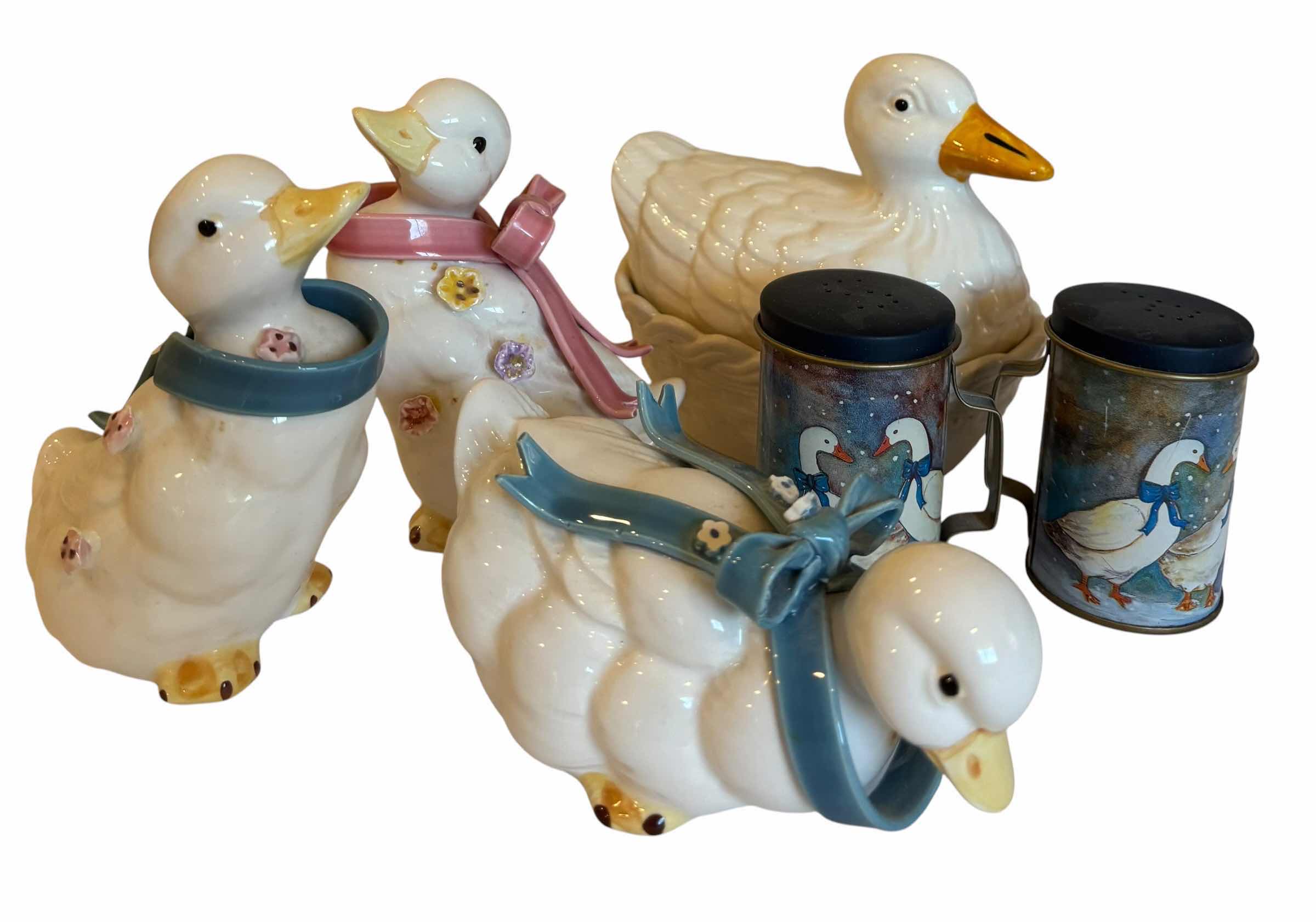 Photo 1 of DUCK THEMED DECOR, TALLEST H5”