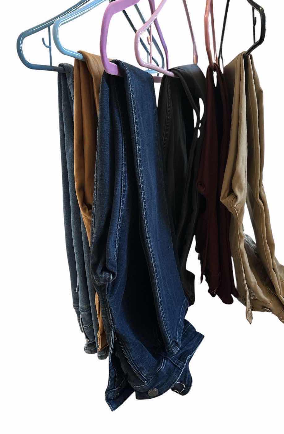 Photo 1 of (6)PCS WOMENS JEANS SIZE 0T & 2T