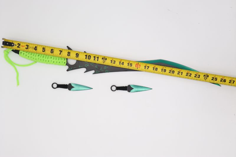 Photo 2 of GREEN SLANTED FANTASY BLADE WITH THROWING KNIVES NEW 