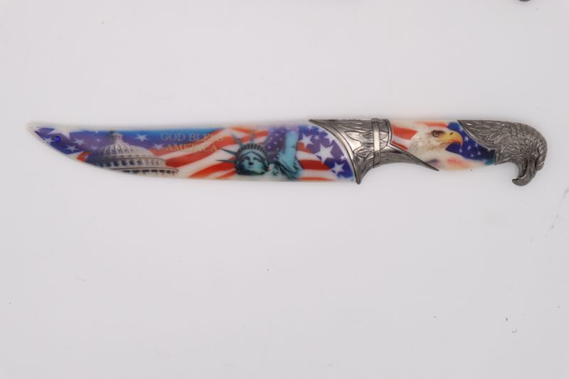 Photo 2 of 8 INCH EAGLE AND STATUE OF LIBERITY DISPLAY KNIFE