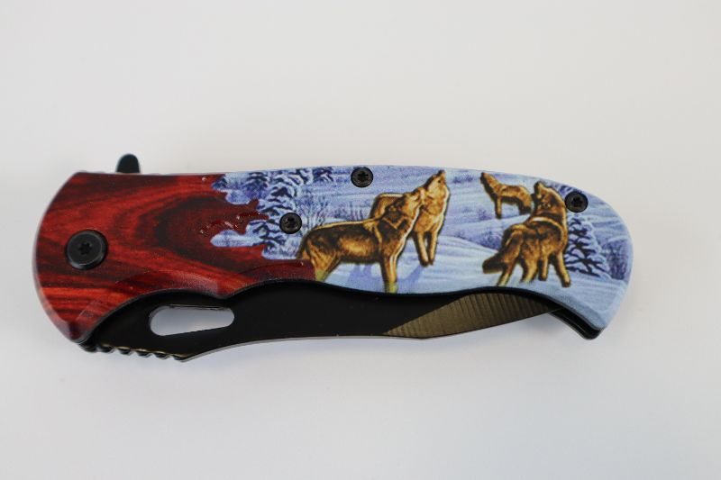 Photo 2 of WOLVES WITH SNOW POCKET KNIFE NEW 