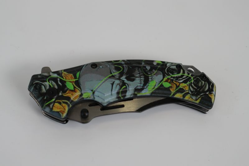 Photo 2 of SKULL WITH VINES POCKET KNIFE NEW 