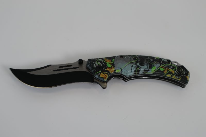 Photo 1 of SKULL WITH VINES POCKET KNIFE NEW 