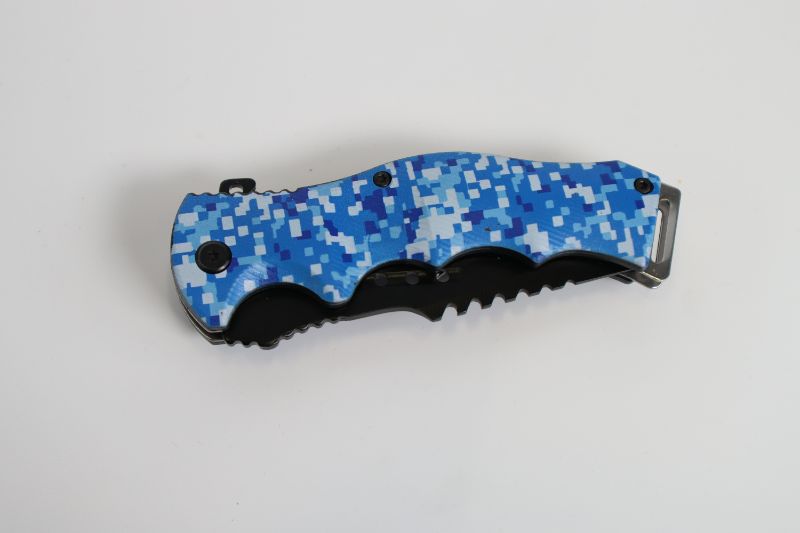 Photo 2 of BLUE CAMO POCKET KNIFE NEW 