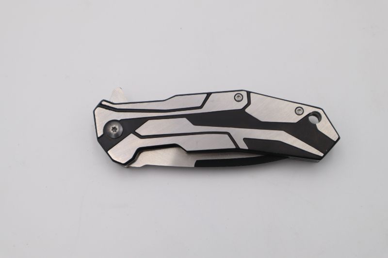 Photo 2 of SILVER AND BLACK WITH PATERN POCKET KNIFE NEW