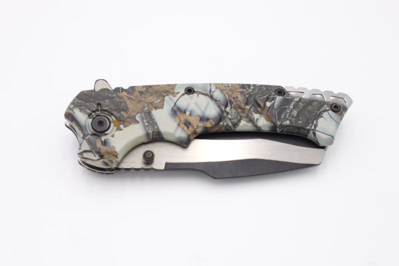 Photo 2 of CAMO POCKET KNIFE NEW 