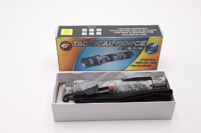 Photo 4 of GREY LEAF CAMO TACTICAL FORCE HIGH VOLTAGE STUN GUN NEW