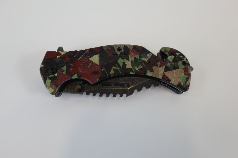 Photo 2 of RED BLACK GREEN CAMO POCKET KNIFE NEW 