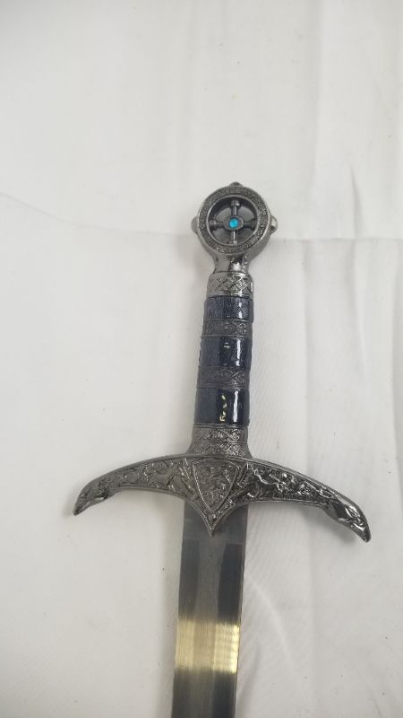 Photo 4 of EAGLE CROSS GUARD ROBIN HOOD SWORD NEW 