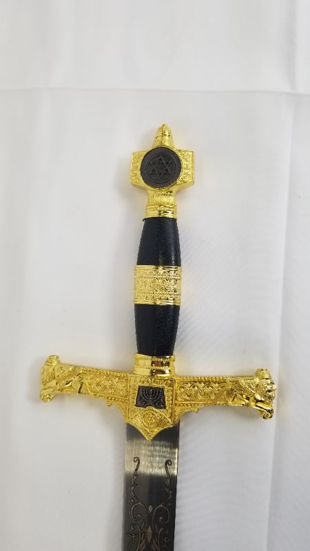 Photo 3 of KING OF ISRAEL SOLOMON CRUSADER SWORD GOLD AND BLACK LEATHER WITH PLAQUE NEW 