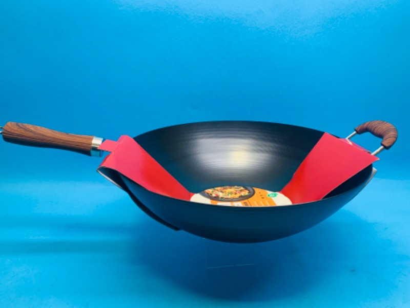 Photo 1 of 257672…14” nonstick wok with helper handle