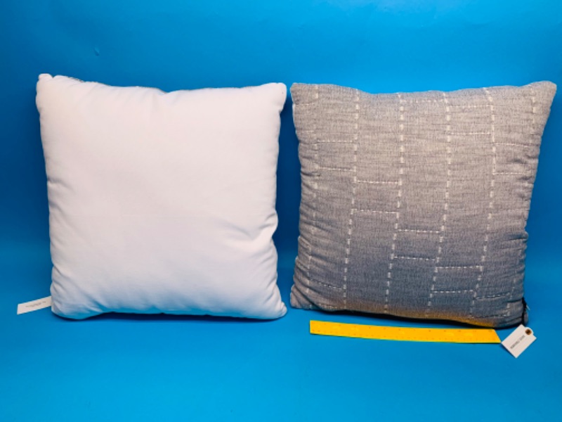Photo 2 of 258089… 2 decorative toss pillows 18 x 18”