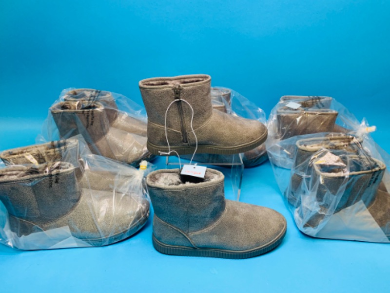 Photo 1 of 258093…6 pairs of girls size 5 shimmering boots with fluffy insides 