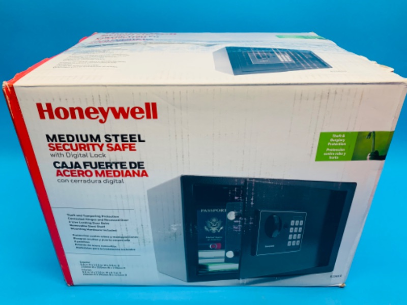 Photo 4 of 258123… Honeywell medium steel security safe with digital lock and keys 