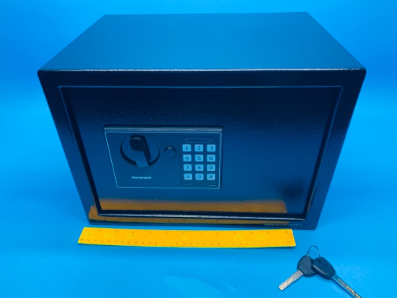 Photo 1 of 258123… Honeywell medium steel security safe with digital lock and keys 