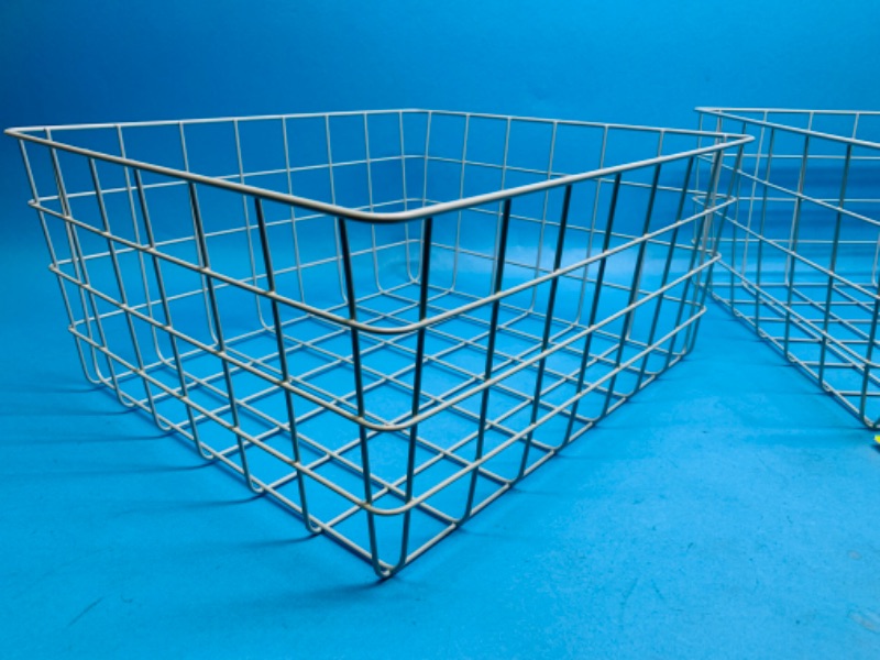 Photo 1 of 258175… 4 wire storage bins 