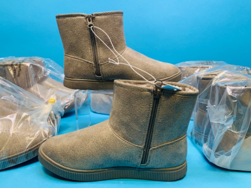 Photo 4 of 258281.., 6 pairs of girls size 5 shimmering boots with fluffy insides 