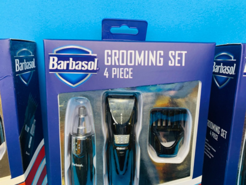 Photo 3 of 258502… 3 Barbasol 4 piece grooming sets