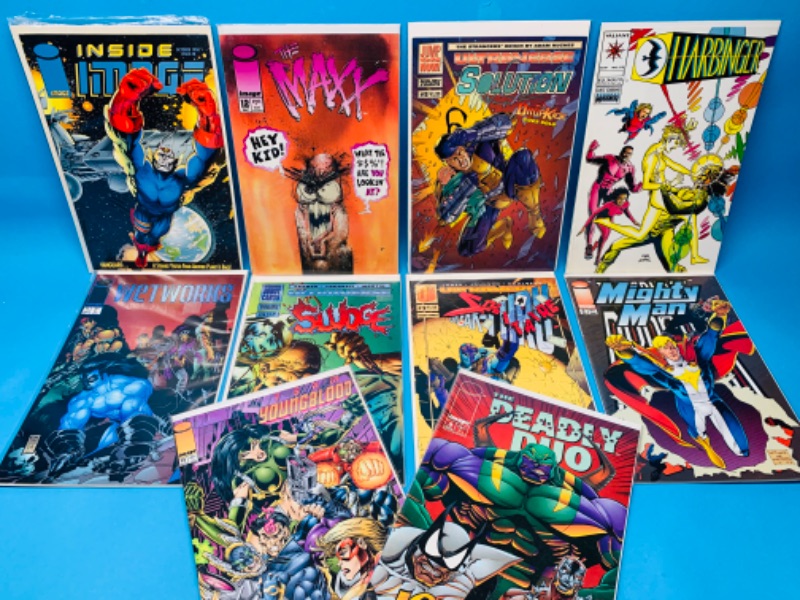 Photo 1 of 258733… 10 comics in plastic sleeves 