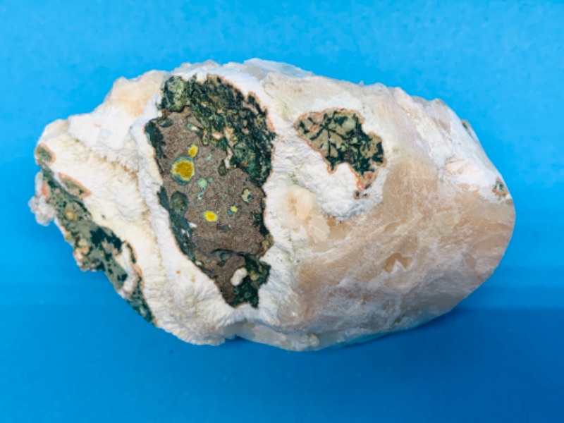Photo 4 of 259618…5 inch heulandite rock