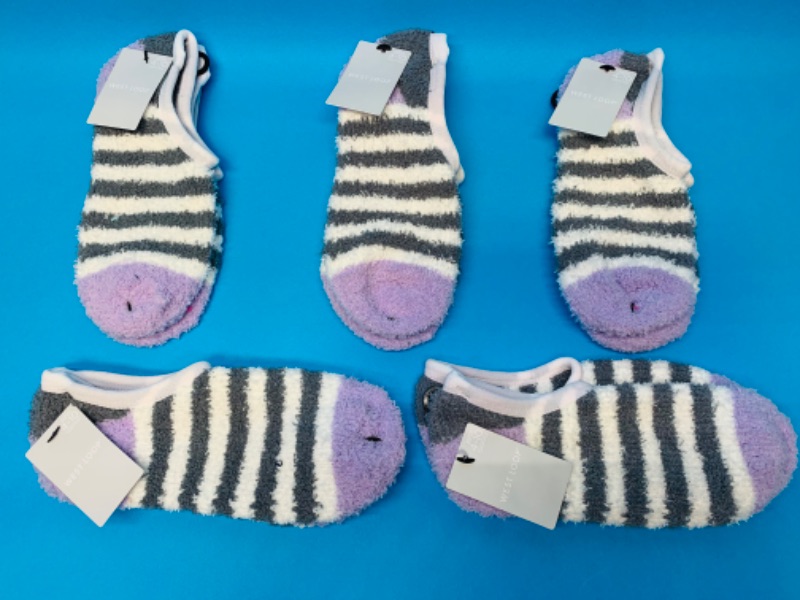 Photo 1 of 259944… 5 pairs of ladies size 4-10 fuzzy socks 