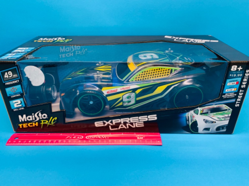 Photo 1 of 259973…Maisto tech RC express lane race car