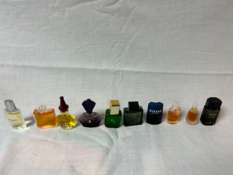 Photo 1 of lot of 10 vintage perfume and cologne bottles