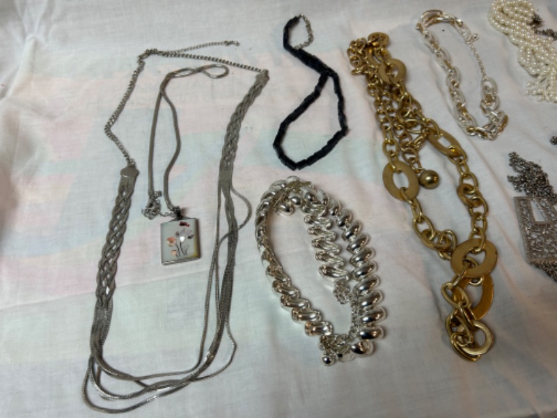 Photo 3 of Lot of costume jewelry necklaces 