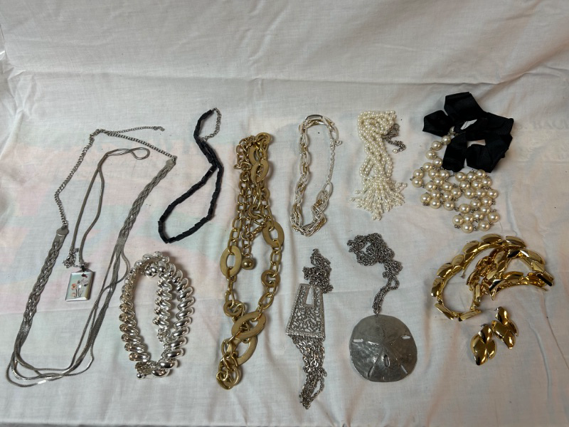 Photo 1 of Lot of costume jewelry necklaces 