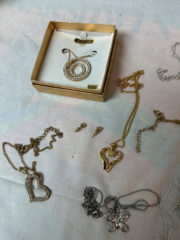 Photo 3 of Lot of costume jewelry necklaces 