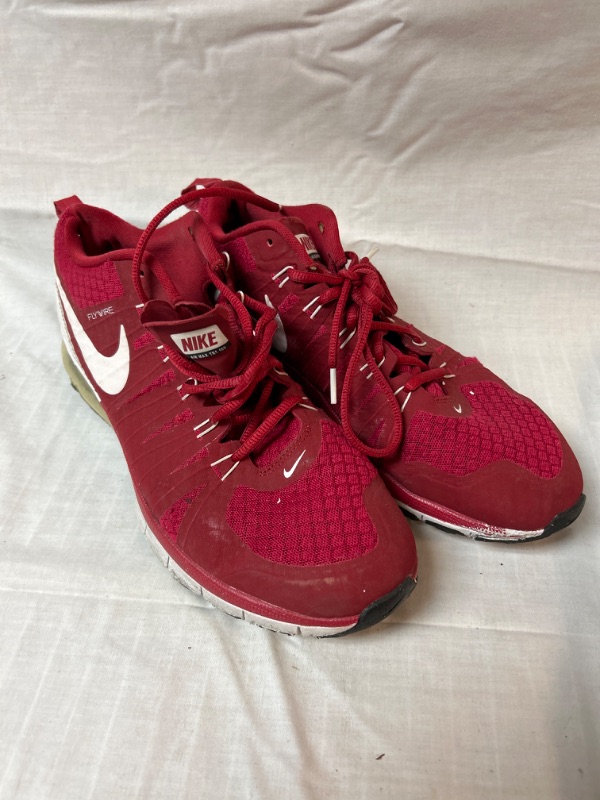 Photo 2 of Used Red and White Nike flywire size 10.5 
